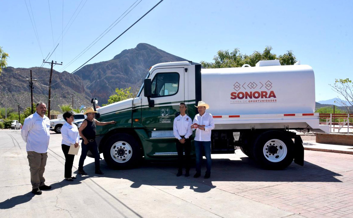 Gobierno de Sonora atiende necesidad prioritaria de agua en San Pedro de la Cueva con donación de pipa