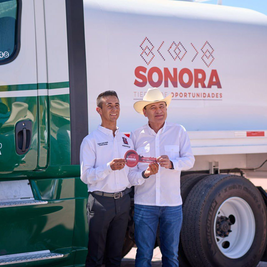 Gobierno de Sonora atiende necesidad prioritaria de agua en San Pedro de la Cueva con donación de pipa